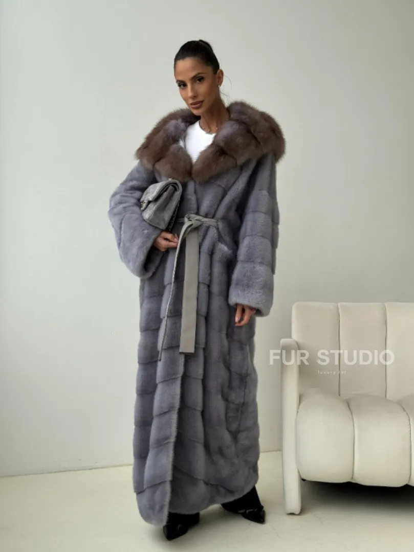 Голубая норковая шуба с капюшоном куницы - фото 11