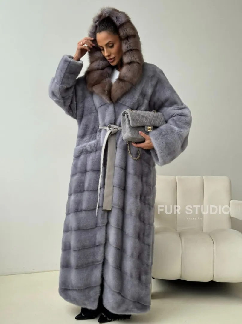 Голубая норковая шуба с капюшоном куницы - фото 8