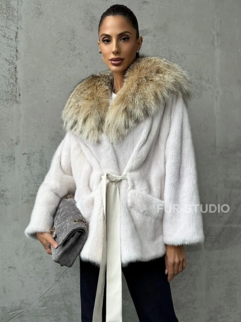 Светлая норковая шуба с капюшоном - фото 4