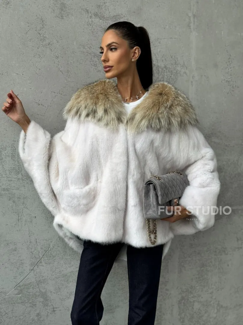 Светлая норковая шуба с капюшоном - фото 9