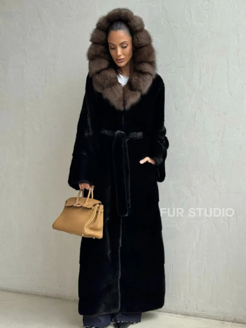 Длинная шуба из аукционного меха норки SAGA FURS