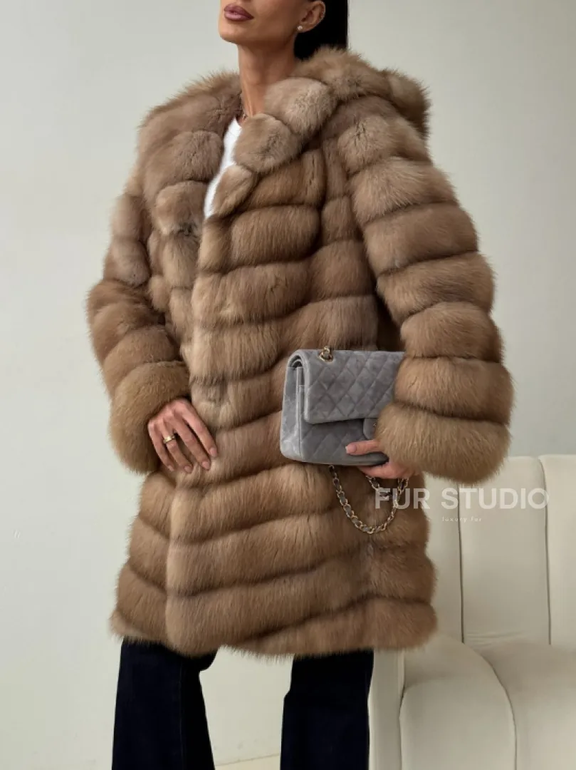 Шуба из куницы с капюшоном в цвете тор-тор - фото 4