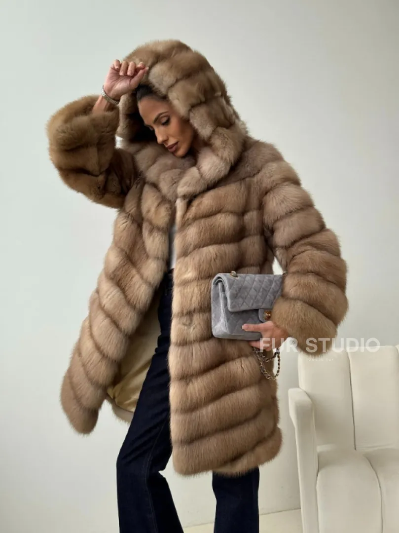 Шуба из куницы с капюшоном в цвете тор-тор - фото 10