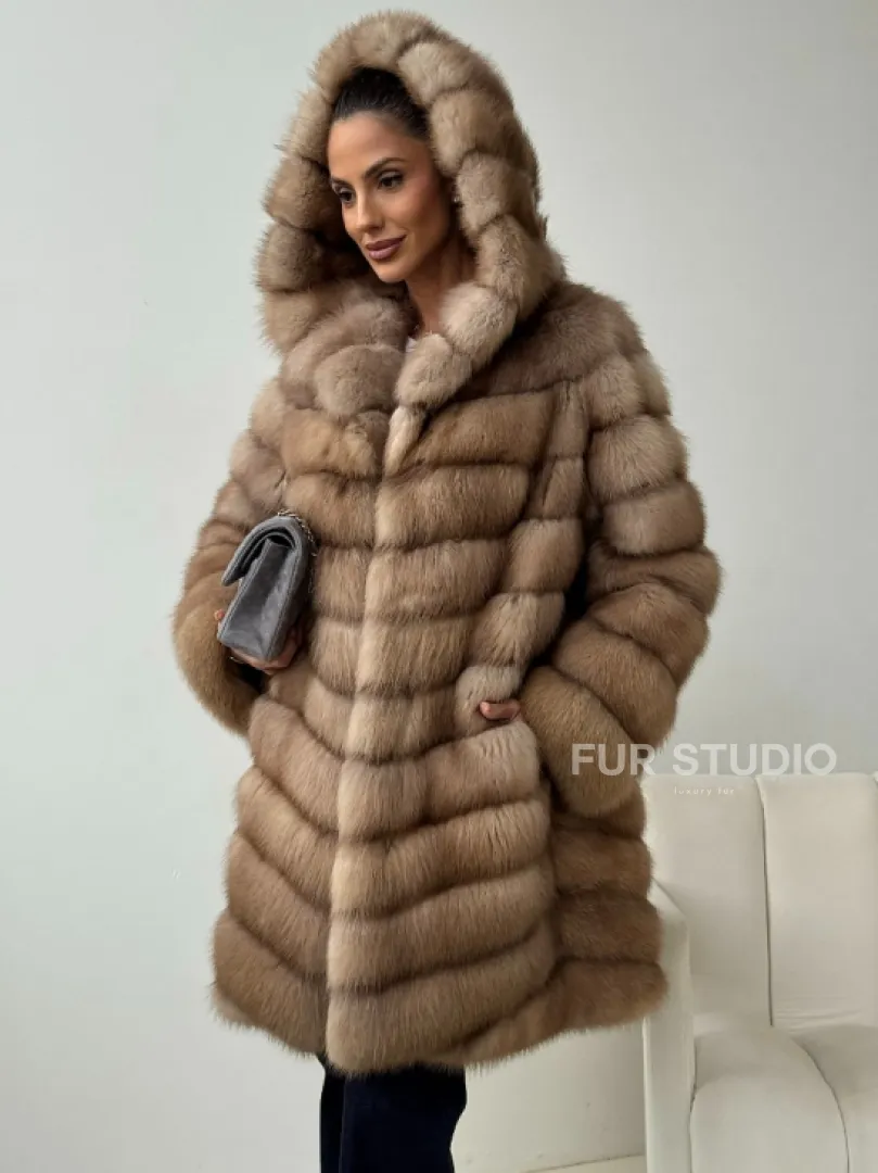 Шуба из куницы с капюшоном в цвете тор-тор - фото 0