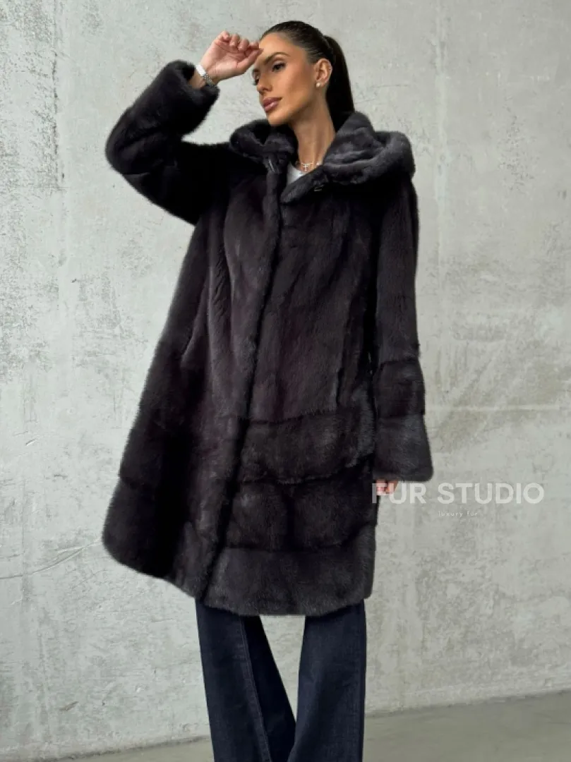 Женская норковая шуба с капюшоном