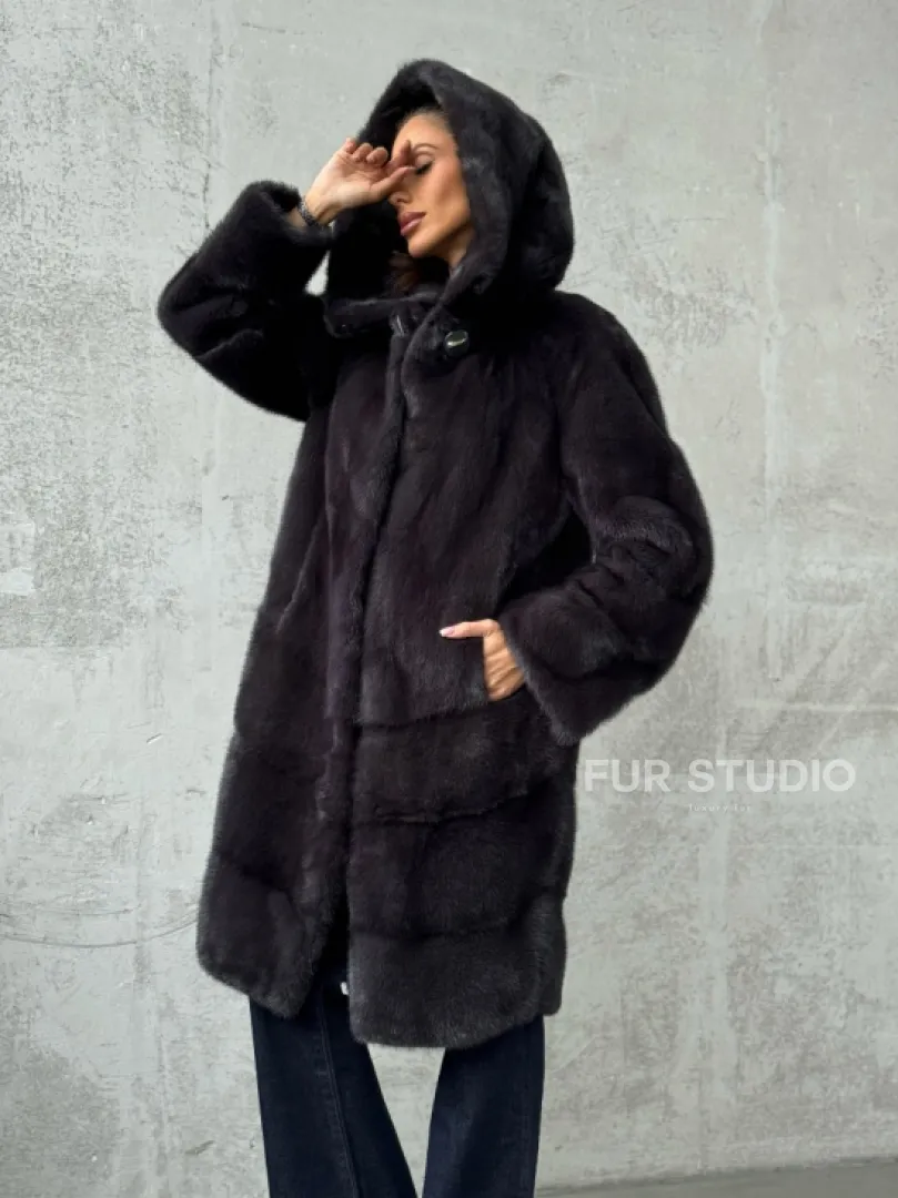 Женская норковая шуба с капюшоном - фото 9