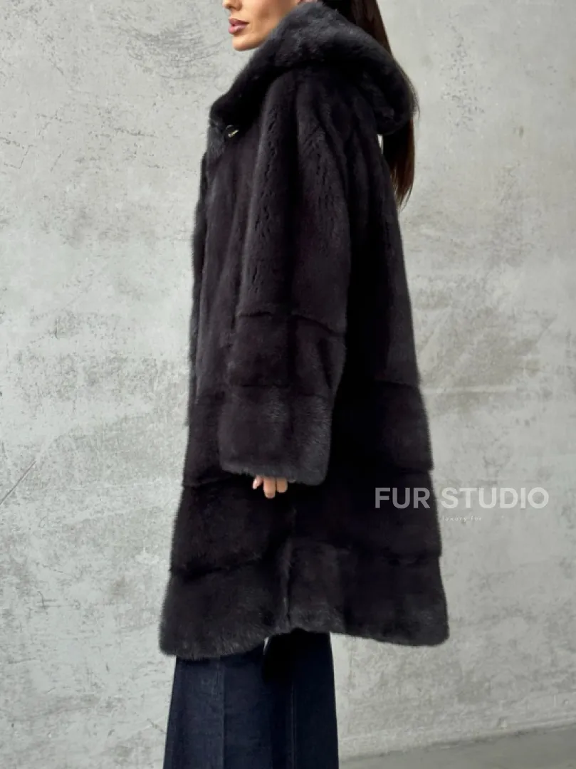 Женская норковая шуба с капюшоном