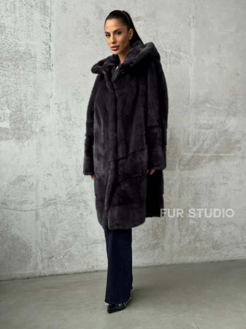 Женская норковая шуба с капюшоном