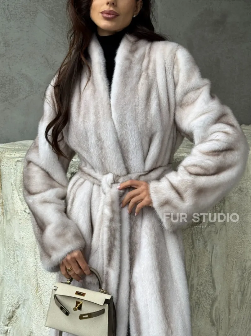 Светлая шуба из натуральной скандинавской норки - фото 4