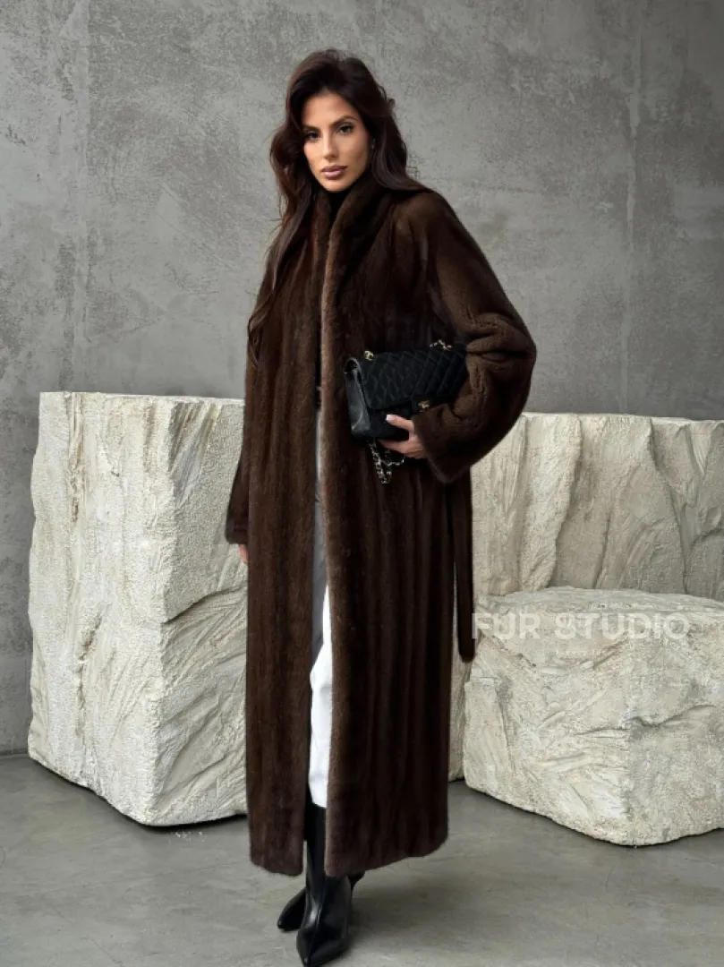 Пальто из норки с V-образным воротом - фото 11