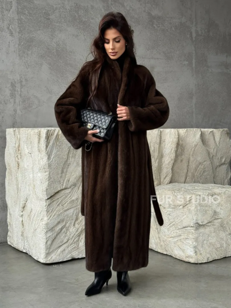 Пальто из норки с V-образным воротом