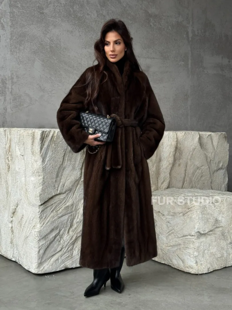 Пальто из норки с V-образным воротом - фото 12