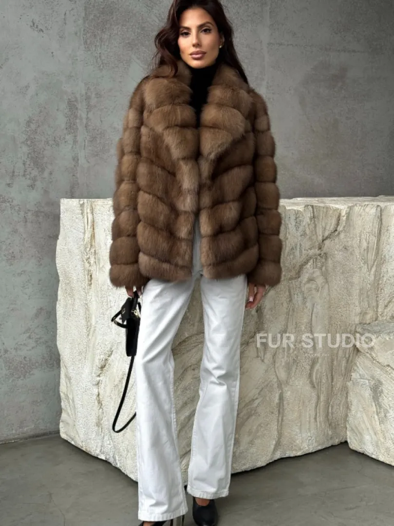 Полушубок из куницы в натуральном бежевом цвете - фото 3