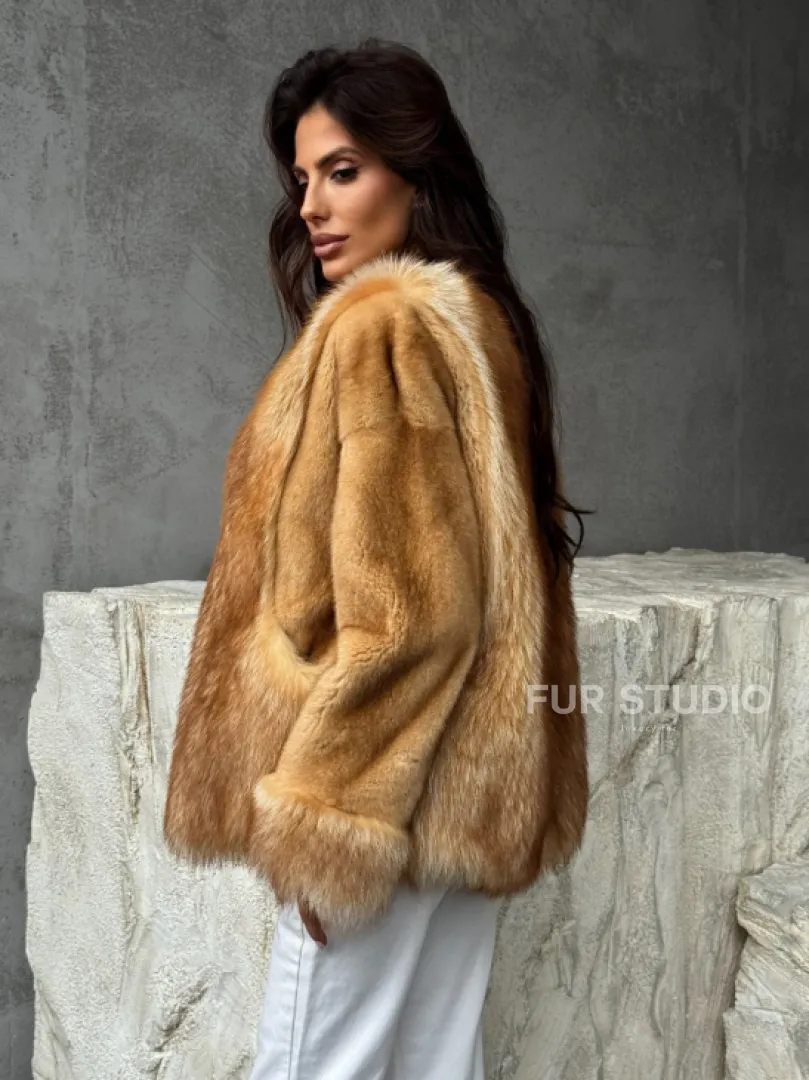 Норковый жакет с отделкой из меха енота