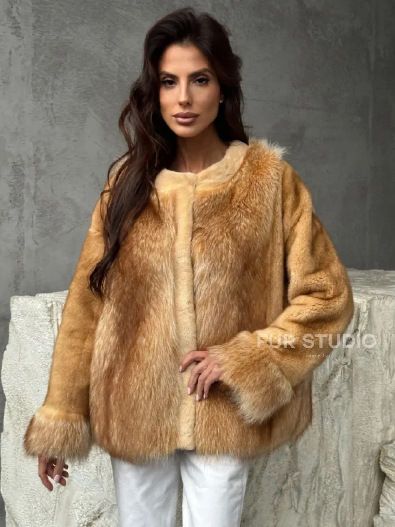 Норковый жакет с отделкой из меха енота