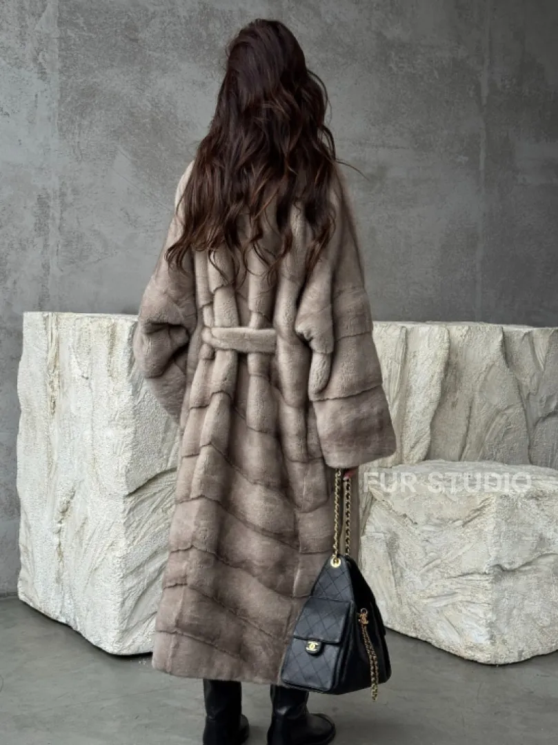 Удлинённая норковая шуба с поясом - фото 4