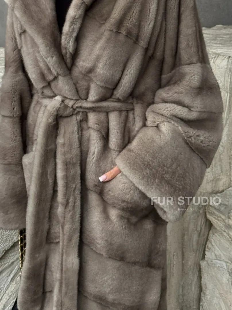 Удлинённая норковая шуба с поясом