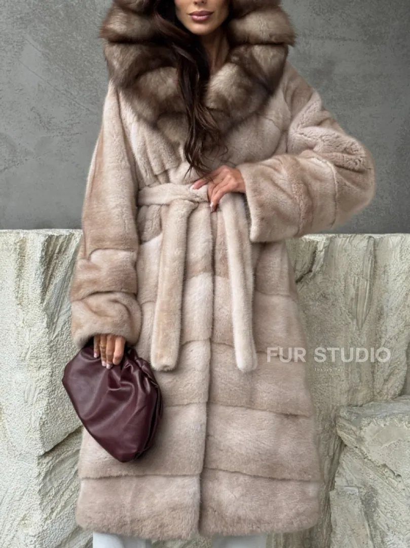 Норковая шуба с капюшоном из 