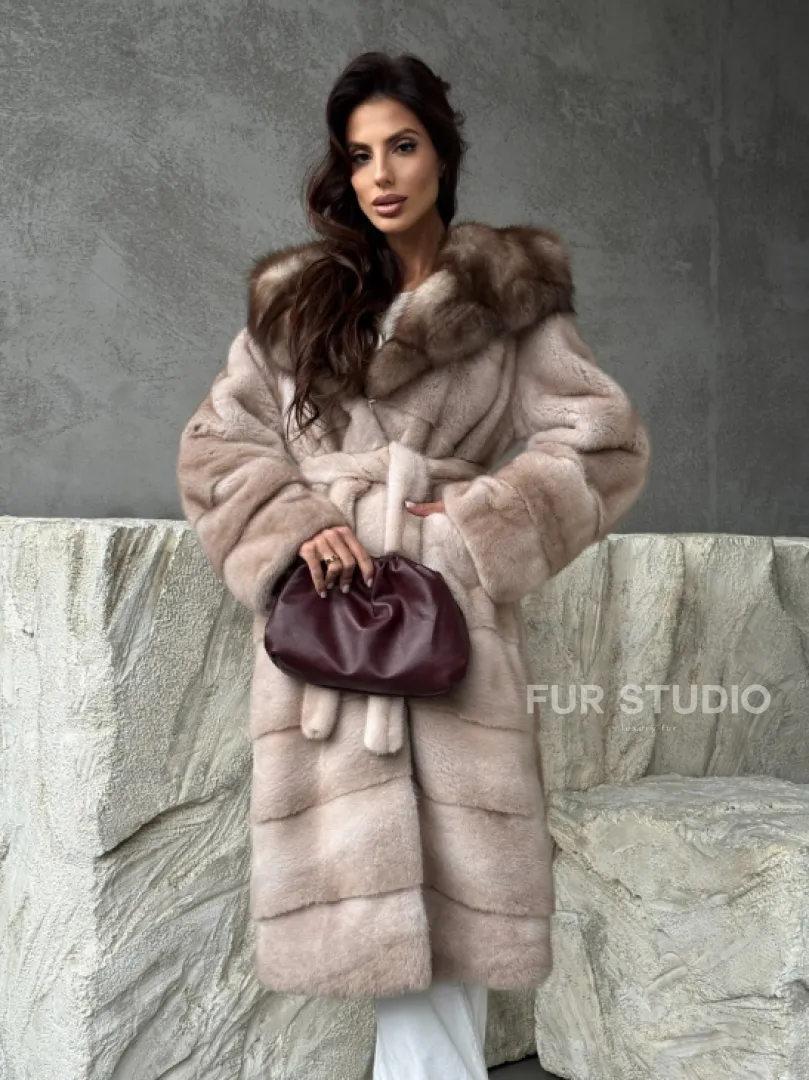 Норковая шуба с капюшоном из 