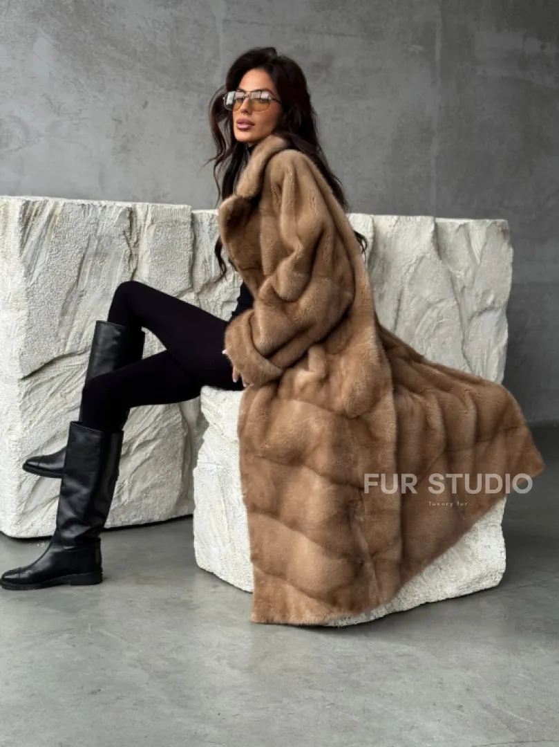 Бежевая норковая шуба oversize