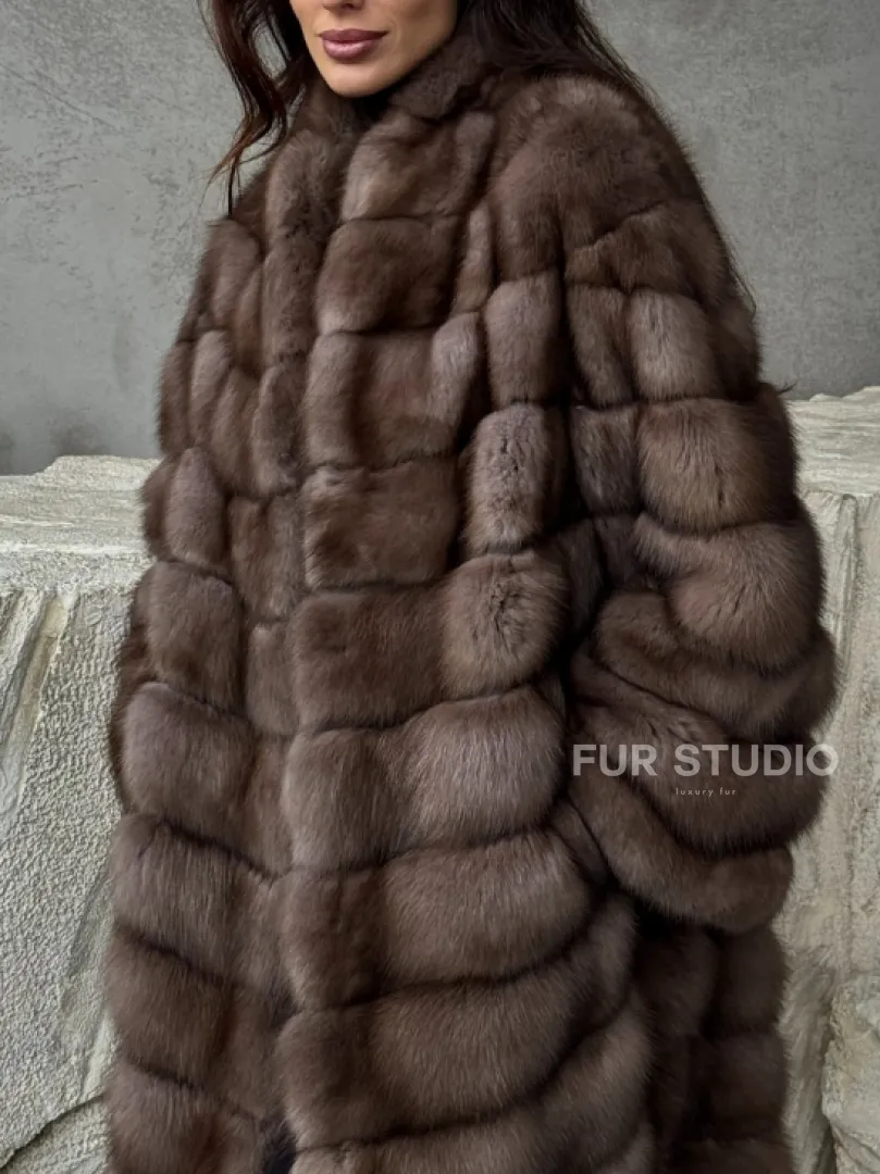 Шуба из куницы V-образный воротник