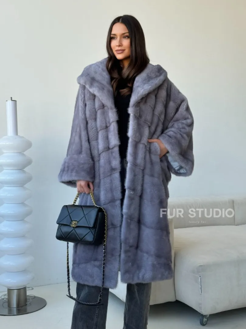 Голубая норковая шуба с капюшоном oversize