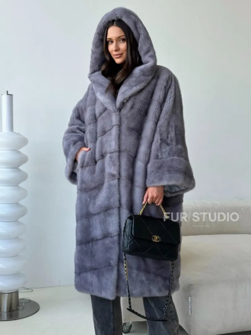 Голубая норковая шуба с капюшоном oversize