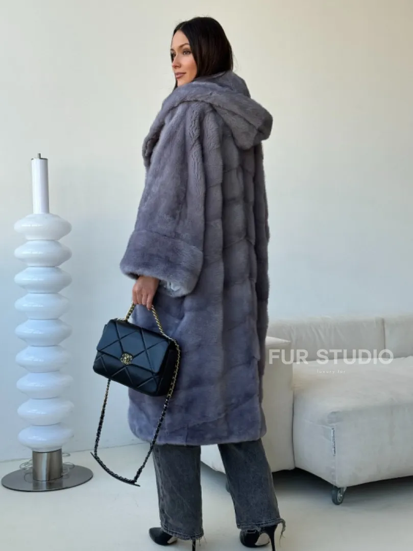 Голубая норковая шуба с капюшоном oversize