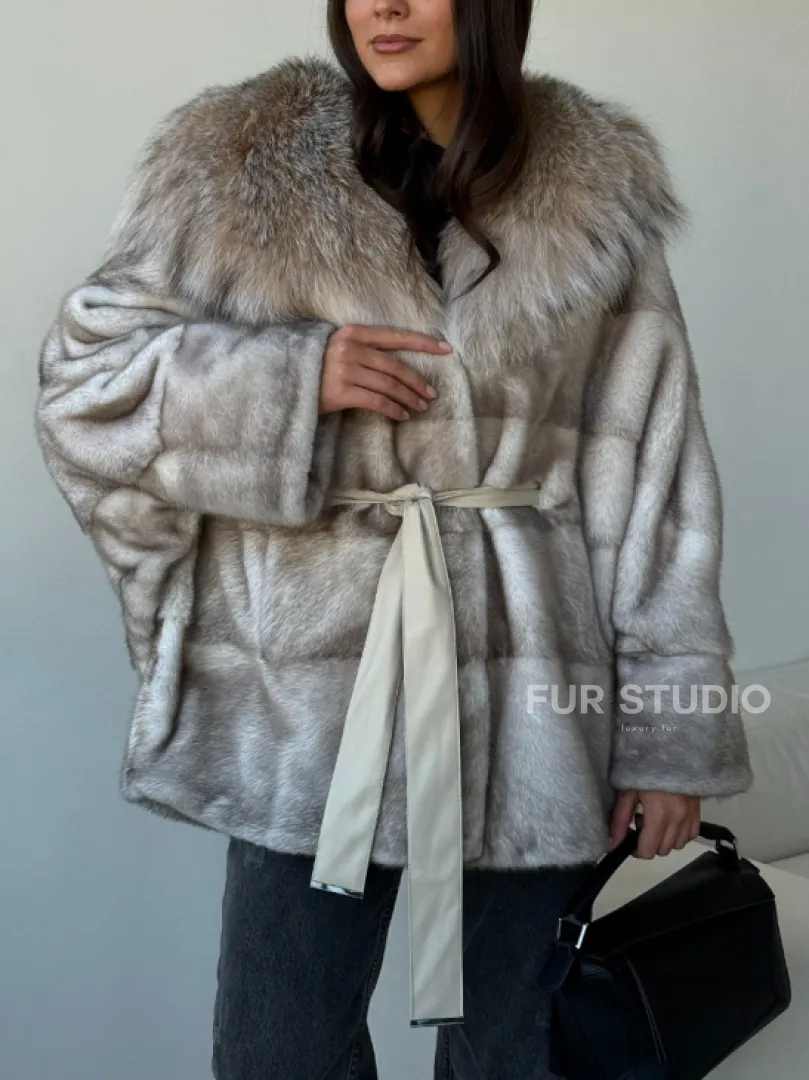 Шуба из натуральной норки с капюшоном из рыси