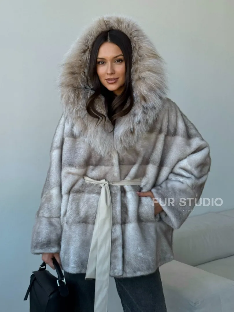 Шуба из натуральной норки с капюшоном из рыси