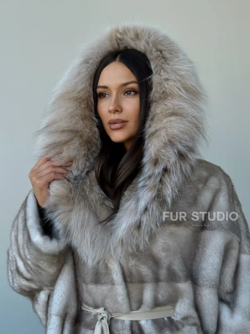 Шуба из натуральной норки с капюшоном из рыси