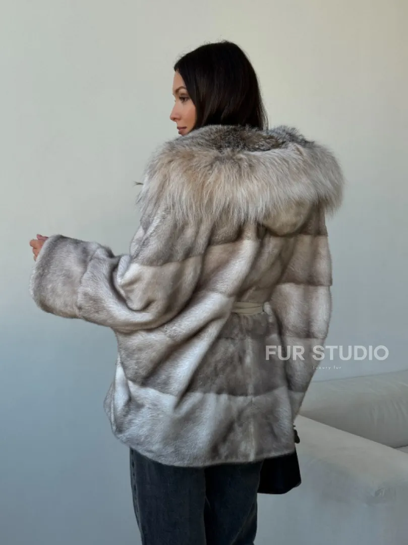 Шуба из натуральной норки с капюшоном из рыси