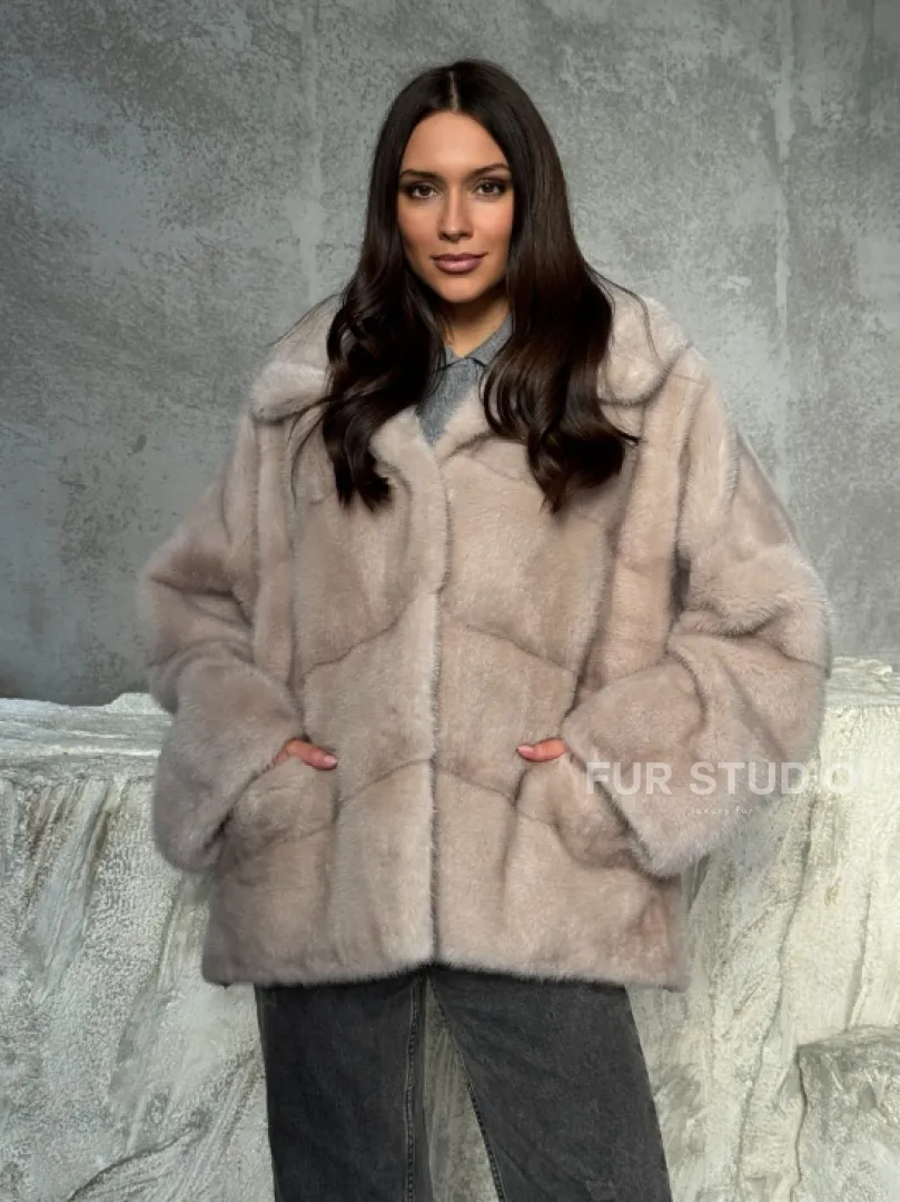 Норковый полушубок с капюшоном в цвете пудра