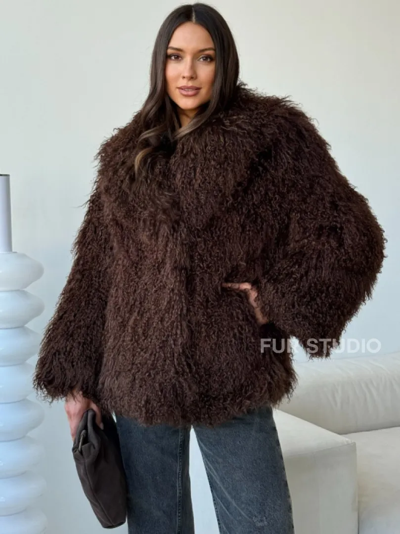 Коричневая шуба из ламы