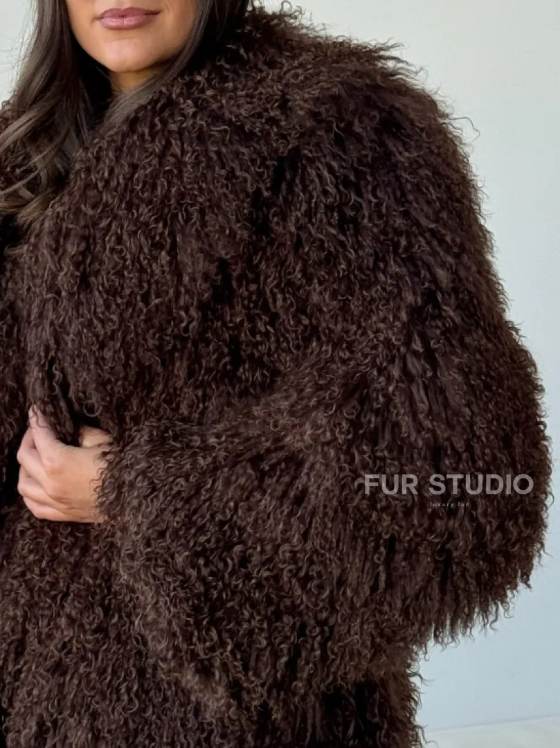 Коричневая шуба из ламы