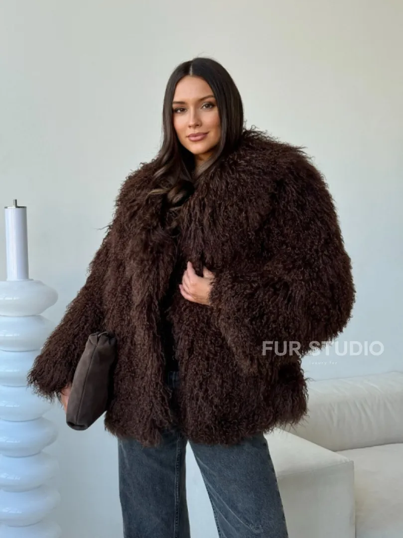 Коричневая шуба из ламы
