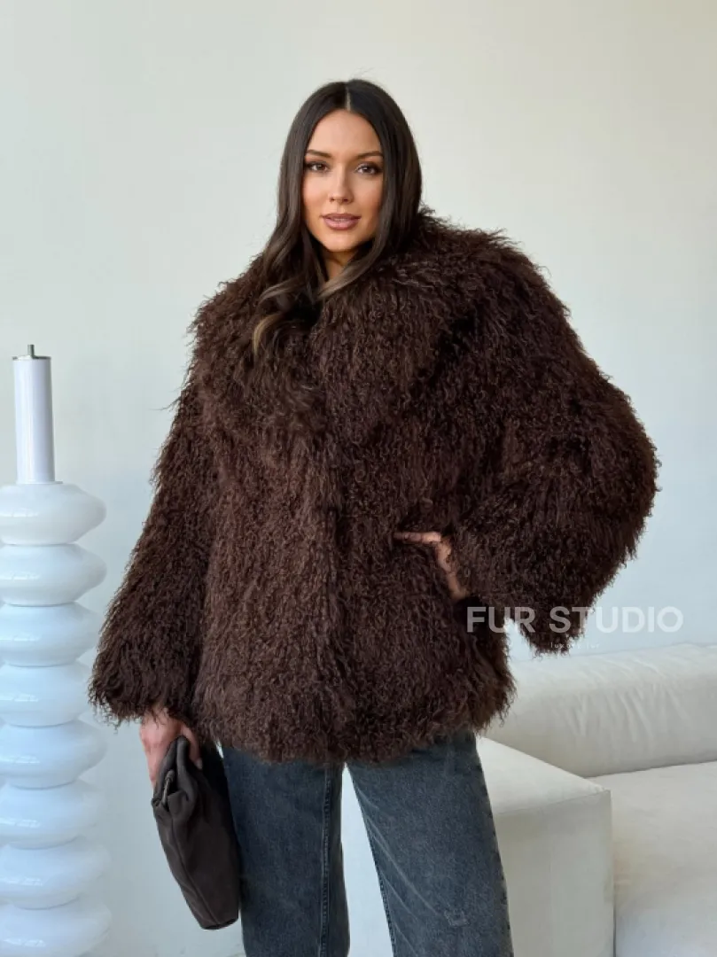 Коричневая шуба из ламы