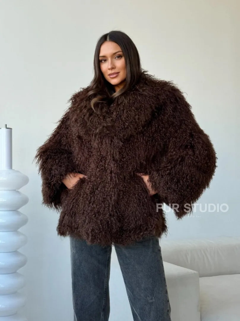 Коричневая шуба из ламы