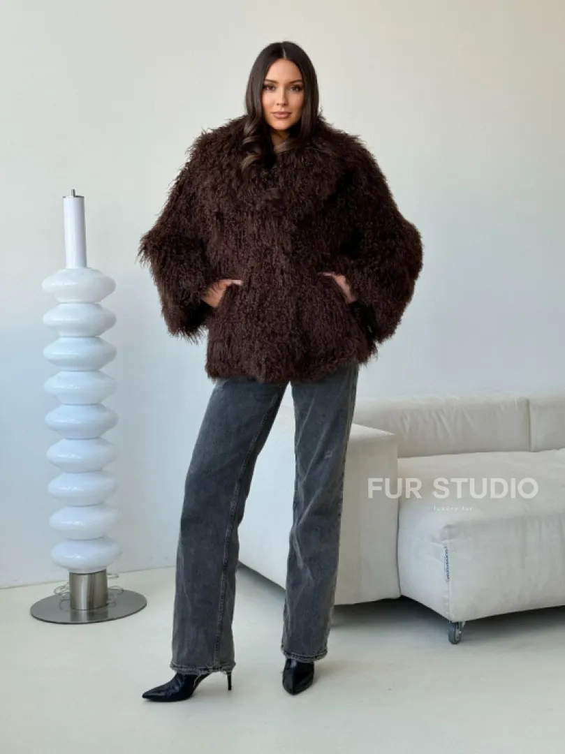 Коричневая шуба из ламы