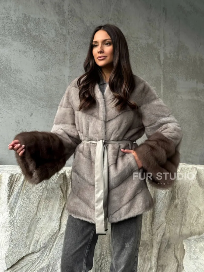 Норковое полупальто с меховыми манжетами из куницы