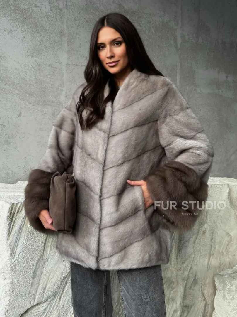 Норковое полупальто с меховыми манжетами из куницы