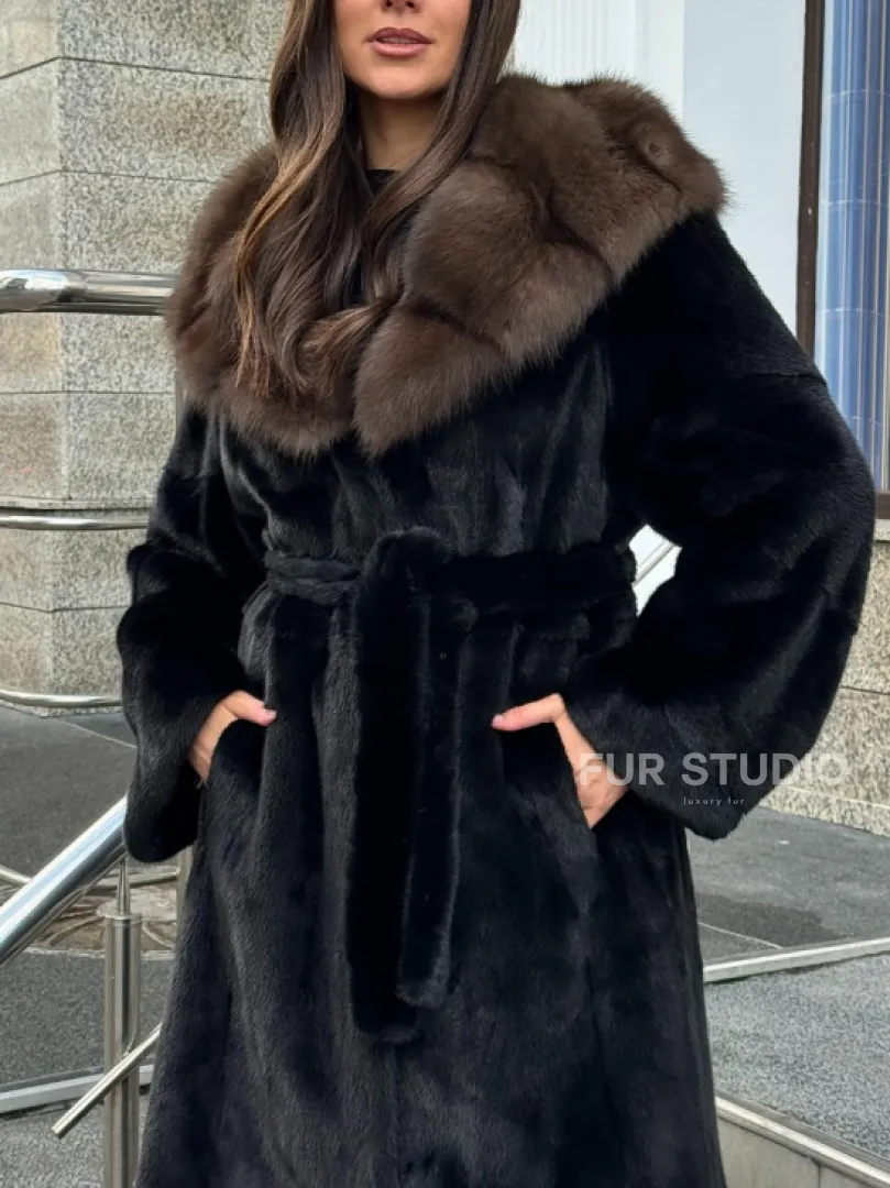 Черная норковая шуба с капюшоном куница