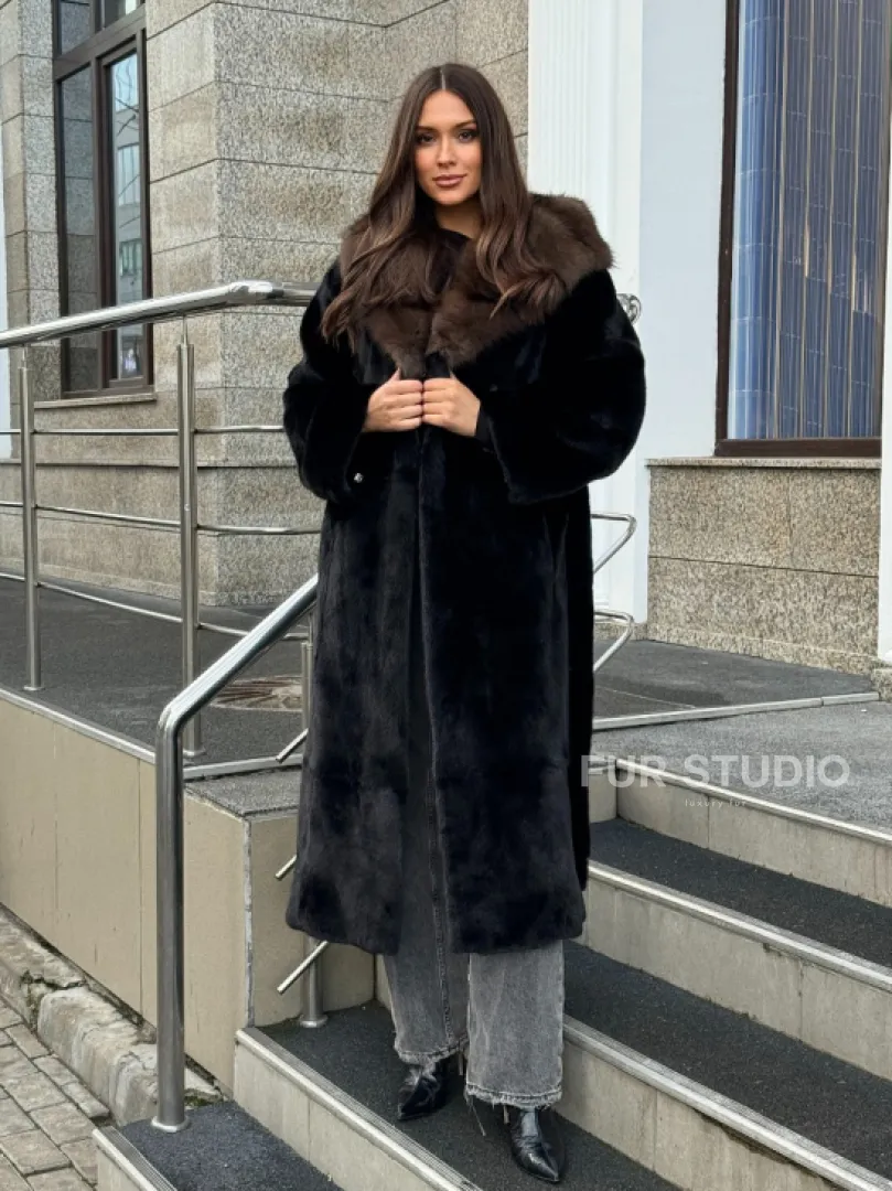 Черная норковая шуба с капюшоном куница