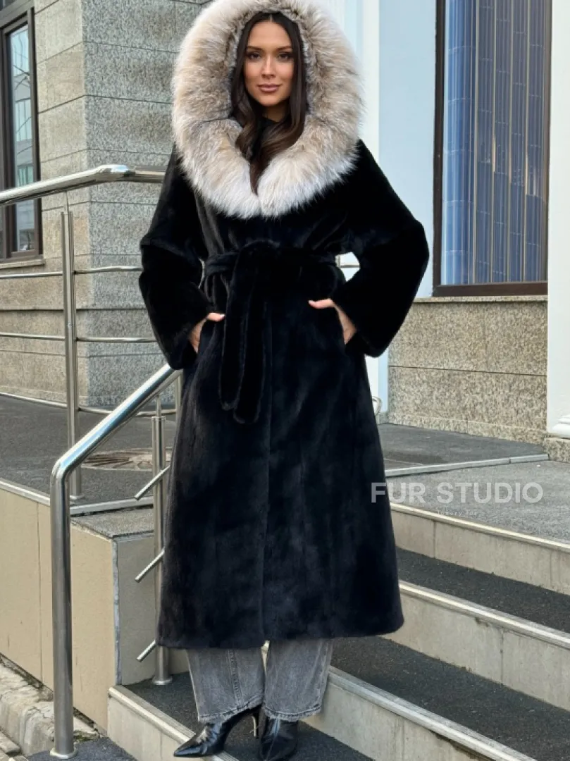 Черная норковая шуба с капюшоном из рыси