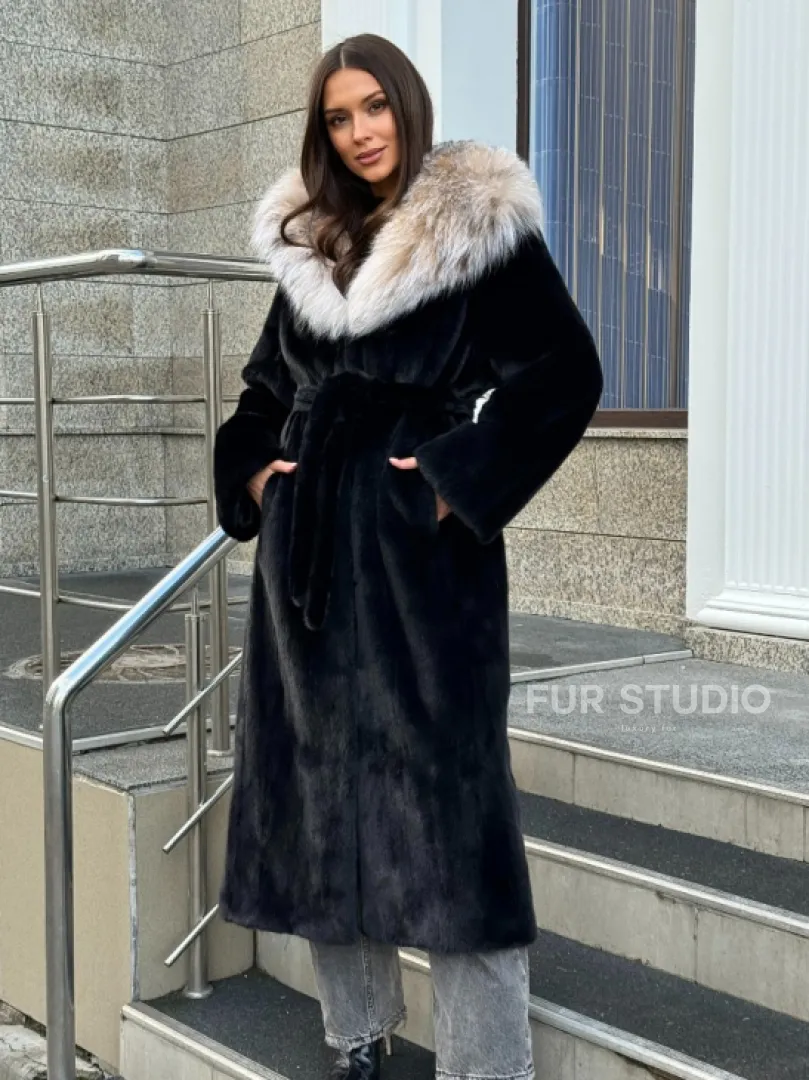 Черная норковая шуба с капюшоном из рыси