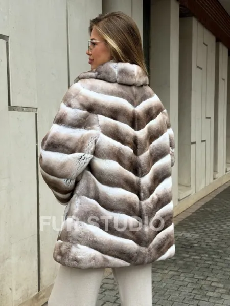 Шуба из меха шиншиллового кролика PREMIUM COLLECTION - фото 6