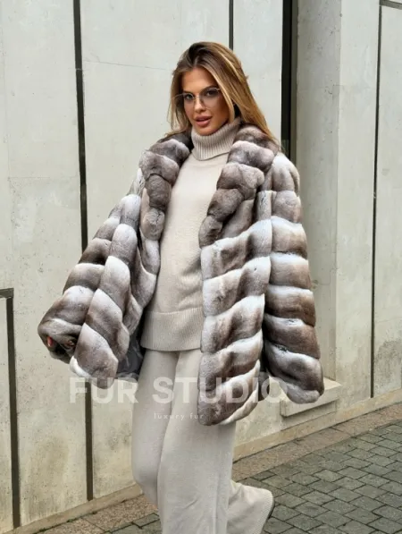 Шуба из меха шиншиллового кролика PREMIUM COLLECTION - фото 11