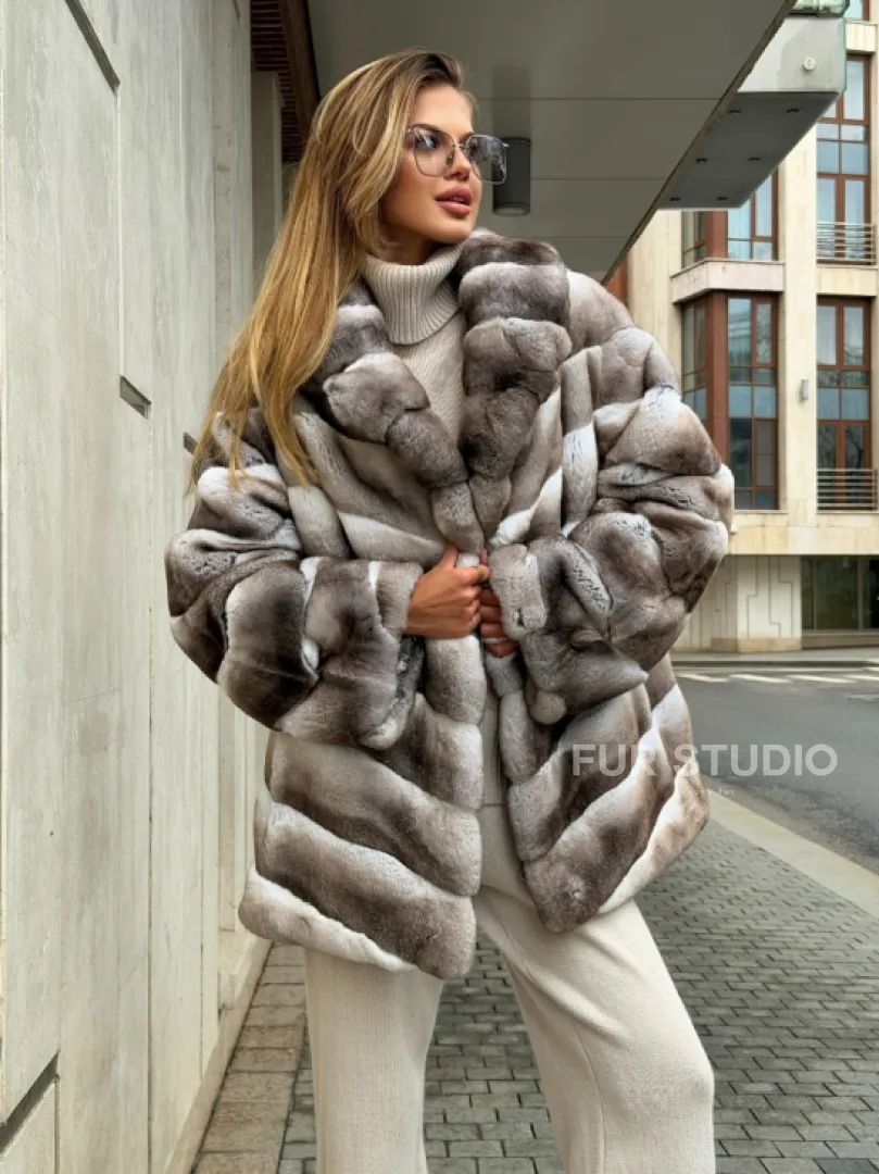 Шуба из меха шиншиллового кролика PREMIUM COLLECTION - фото 7