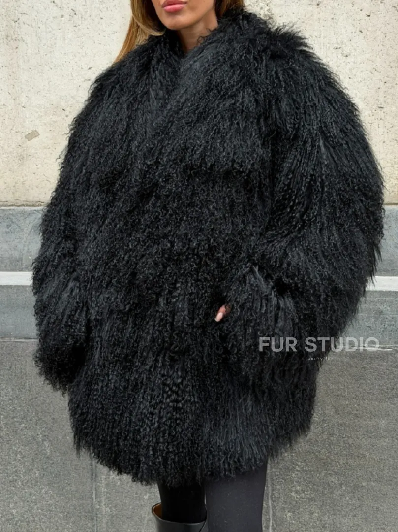 Черная шуба из ламы V-образный вырез - фото 3