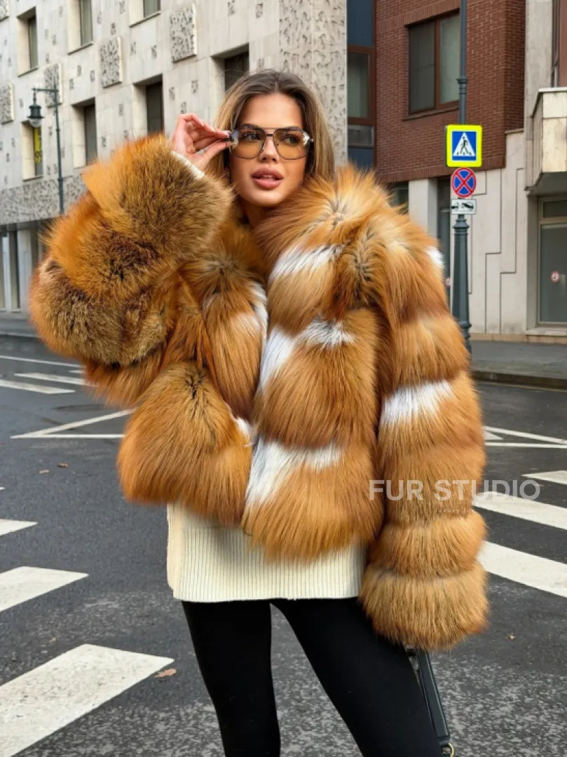 Шуба из лисы с капюшоном